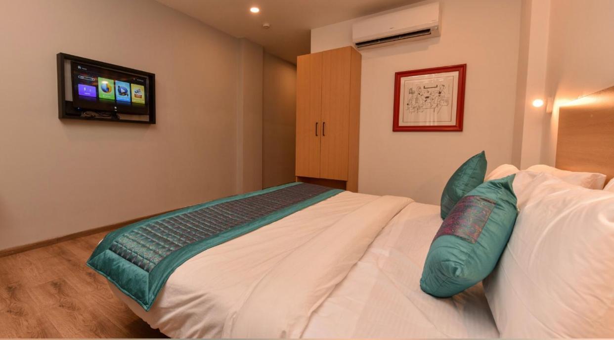 Azure Hotels And Suites Near Medanta Hospital Medicity Sector 47,Sohna Road Gurgaon Bagian luar foto