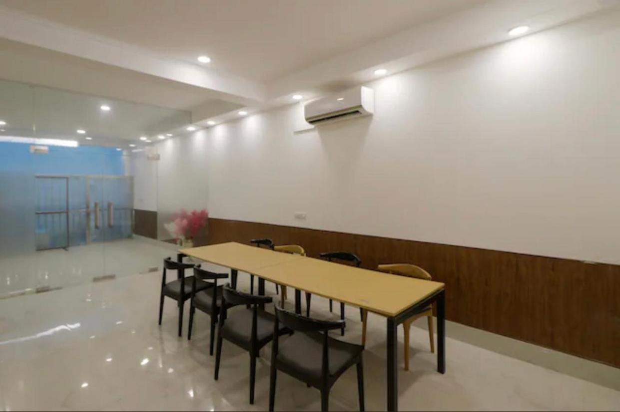 Azure Hotels And Suites Near Medanta Hospital Medicity Sector 47,Sohna Road Gurgaon Bagian luar foto